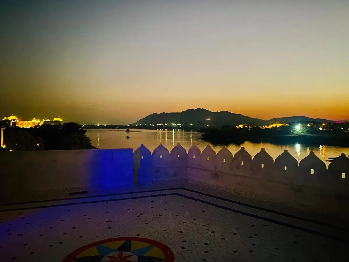 Haveli Balavh With Lake Facing Balcony Hotel Udaipur